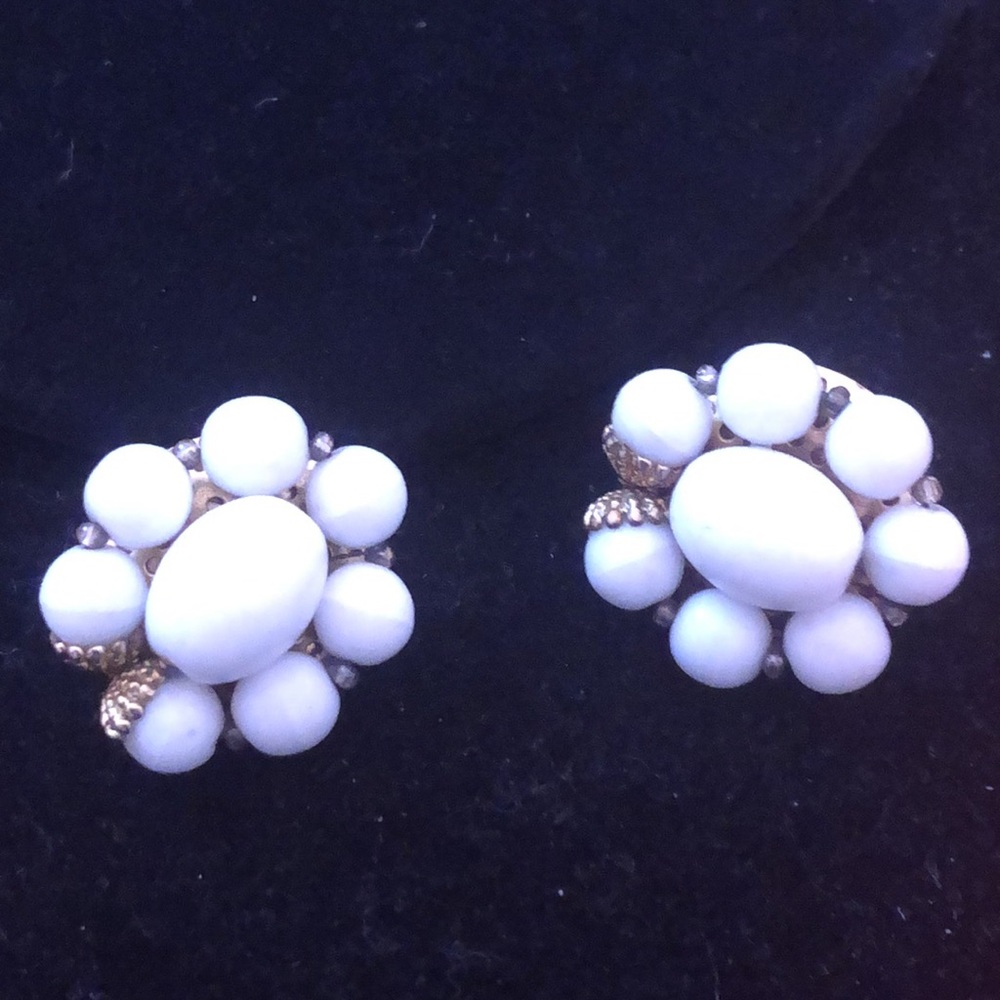 Closet Clear Out 🔥 - White Beaded Clip On Earrings Bobley Vintage